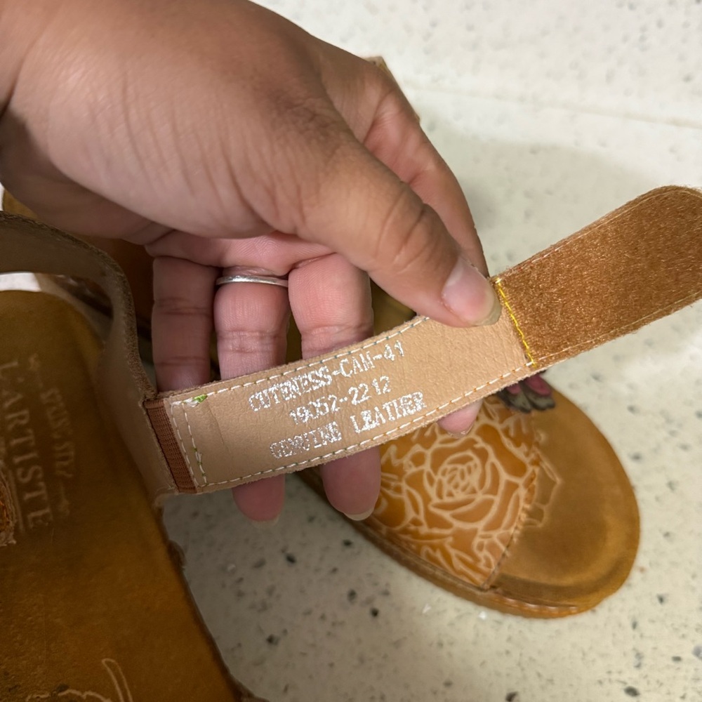 L’Artiste Spring Step Floral Tan Leather Wedges - Picture 4 of 9